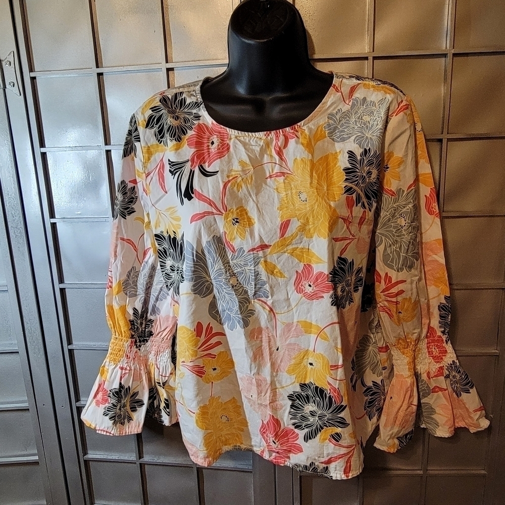 14th & Union medium floral blouse